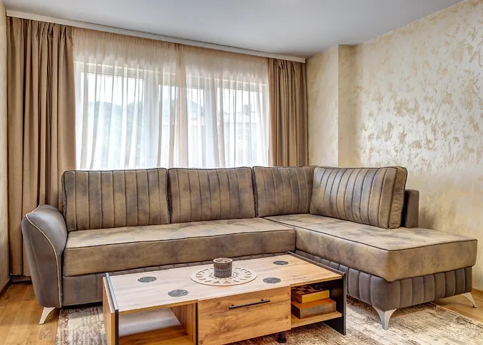 Rhodope Escape - Modern 1br With Balcony & Free Parking 아파트