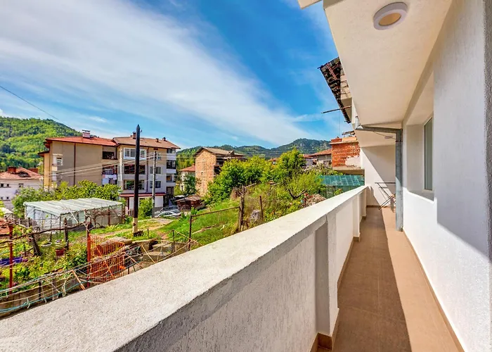 아파트 Rhodope Escape - Modern 1br With Balcony & Free Parking 스몰랸